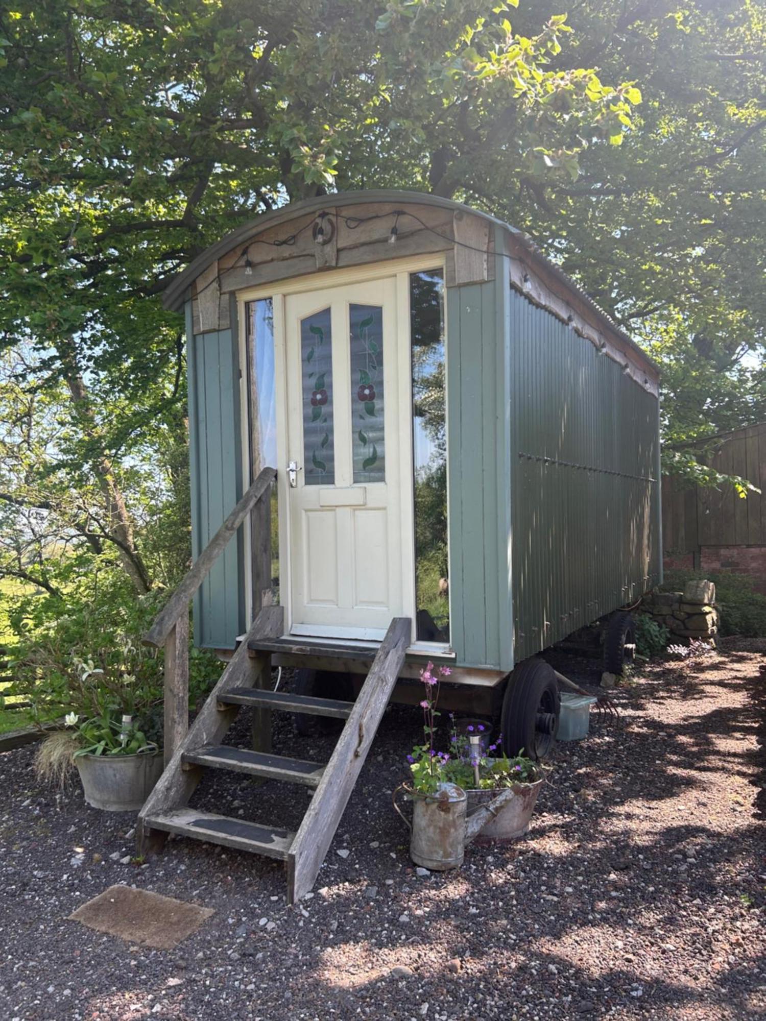 Rhodes To Serenity - Waterfall Shepherds Hut Cauldon Εξωτερικό φωτογραφία